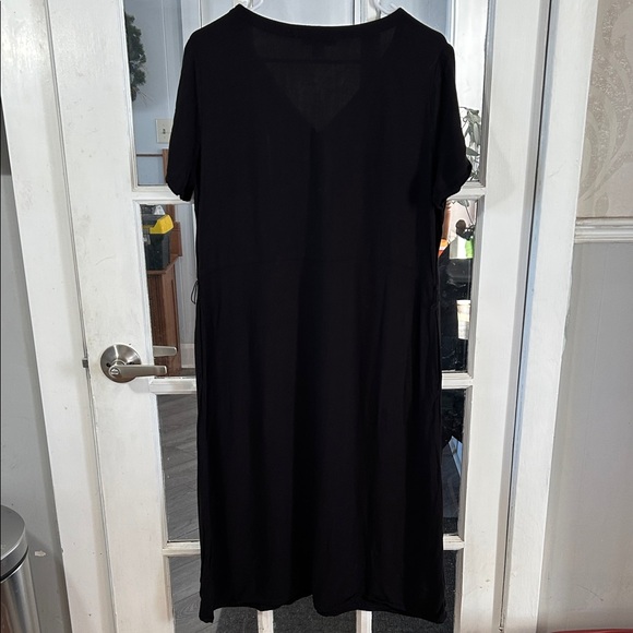 362.    (Rack) Black Midi Dress - Picture 6 of 6